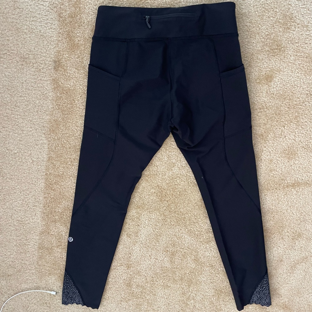 Scalloped leggings